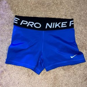 Women’s Nike compression shorts 3”